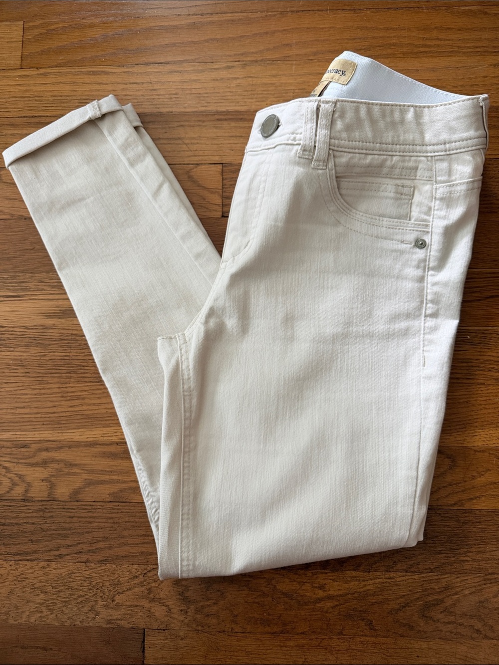 🌻Democracy off white “Ab” technology skinny roll cuff jeans. Size 6.